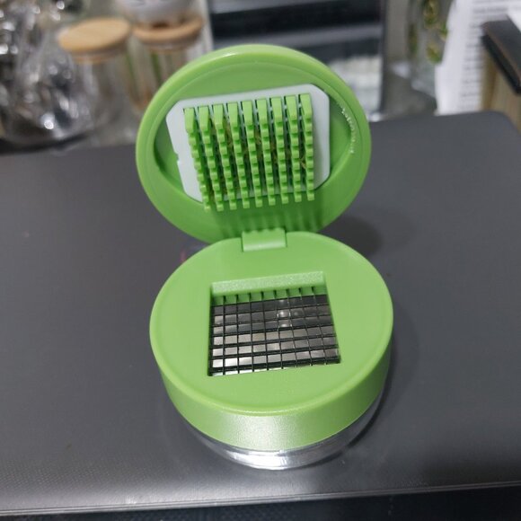 Joie Garlic Mini Plastic Garlic Press Crusher Slicer Grater Dicing Super Cute - Picture 4 of 4